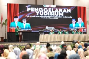 337 Alumni Baru FH UMI Diyudisium, Rektor: Jaga Kehormatan Almamater