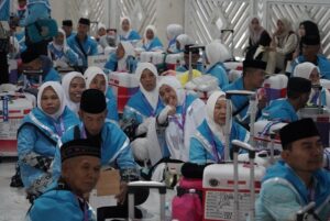 Lepas 343 JCH, Wabup Gowa Ingatkan Jamaah Jaga Kesehatan dan Kekompakan