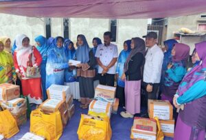 Empat Rumah Ludes Terbakar, 19 Orang Mengungsi, Organisasi Perempuan Sinjai Salurkan Bantuan