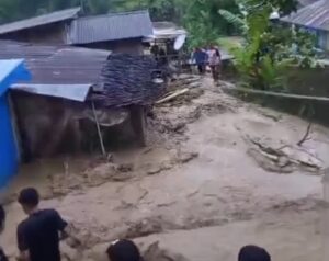 7 Rumah Rusak Akibat Tanah Longsor di Mamasa