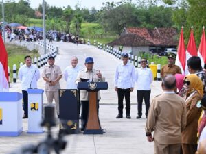 Resmikan 1.151 KM Jalan Daerah se-Indonesia, Prabowo: Biaya Angkut Jadi Lebih Murah