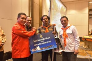 Peringati HUT ke-40 SAR Unhas, Dankodaeral VI Serahkan Bantuan Alat Selam dari Kasal
