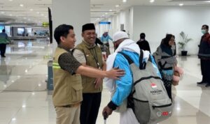 Jemaah Haji Maluku Transit di Bandara Hasanuddin, PPIH Makassar Lakukan Monitoring