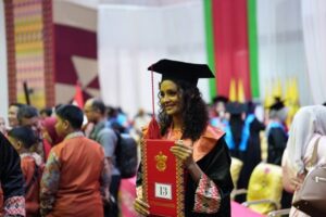 Dari Afghanistan hingga Gambia, Tujuh Mahasiswa Internasional Unhas Resmi Wisuda