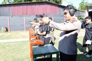 Tingkatkan Kemampuan Personel, Polrestabes Makassar Gelar Latihan Menembak
