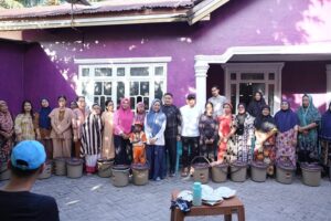 Bawa Sembako dan Genset, Wali Kota dan Ketua TP PKK Makassar Kunjungi Pulau Langkai dan Lanjukang
