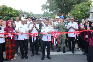 Bupati Bone Resmikan Jalan Ruas Lapeccang–Lonrong