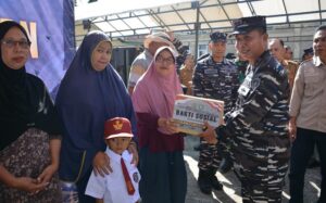 HUT Kodaeral VI, TNI AL Kodaeral VI Gelar Bakti Sosial dan Kesehatan di Pangkep
