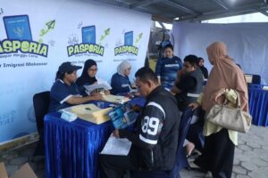 Warga Gowa Antusias Ikuti Layanan “Pasporia” Imigrasi Makassar di Lapangan Syekh Yusuf