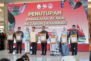 Makassar Raih Penghargaan Nasional Wastra dan Kriya, Diserahkan Langsung Mendagri kepada Wali Kota