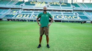 4 Tahun Bela PSM, Yuran Fernandes Kini Jadi Tembok Pertahanan Baru Persebaya