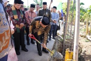 Didampingi Wali Kota, Menag Letakkan Batu Pertama Gerbang Moderasi Indonesia di BTP