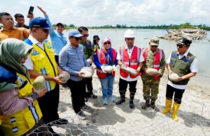 Pembangunan Tanggul Sungai Rongkong, Gubernur Sulsel Perkuat Penanganan Banjir di Luwu Utara