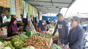 Dinas Pangan Sulbar Tinjau Pasar Baru Mamuju, Stok Pangan Aman