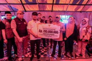 Kebakaran di Tallo Hanguskan 58 Rumah, Gubernur Kunjungi Korban dan Salurkan Bantuan Rp795 Juta