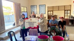 Pemprov Sulsel Salurkan Bantuan Pasang Baru Listrik untuk 130 Rumah Tangga di Gowa dan Bantaeng