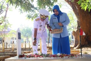 Peringati Hari Jadi Kodaeral, Jajaran Pimpinan Kodaeral VI Laksanakan Ziarah Rombongan di TMP Panaikang