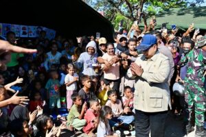 Senyum Anak-Anak Nagekeo NTT di Tengah Tenda Pengungsian