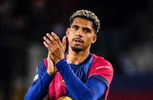 Liverpool Dilaporkan Datangkan Ronald Araujo dari Barcelona