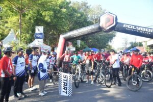 Bupati Ratnawati Lepas Fun Bike HIPMI Sinjai, Diikuti Ratusan Peserta