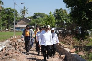 Jawab Kebutuhan Warga, Wali Kota Prioritaskan Pembangunan Jalan Beton Romang Tangayya
