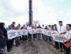 Gubernur Sulsel Serahkan BK Rp17 Miliar untuk Pemkab Bulukumba, Termasuk Masjid Terapung Pantai Merpati