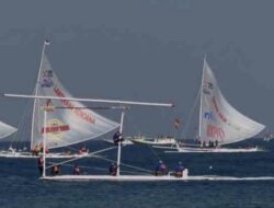 Etape Kedua Sandeq Silumba Dimulai, 80 Perahu Langsung Disambut Angin Kencang, 1 Terbalik